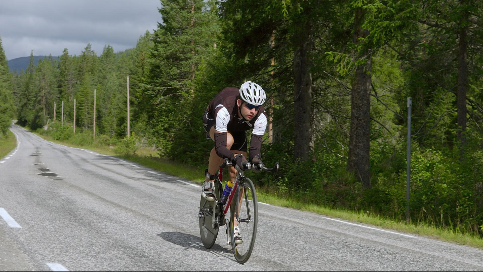 莫莉·奥卡拉汉100米自由泳赛场表现稳健